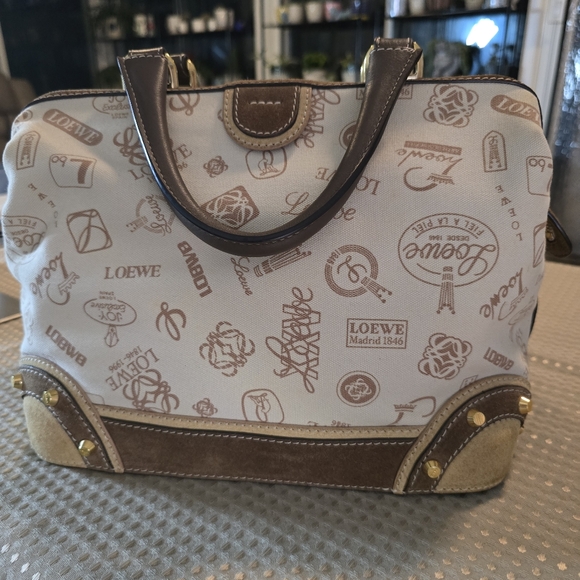 Loewe - Picture 11 of 15